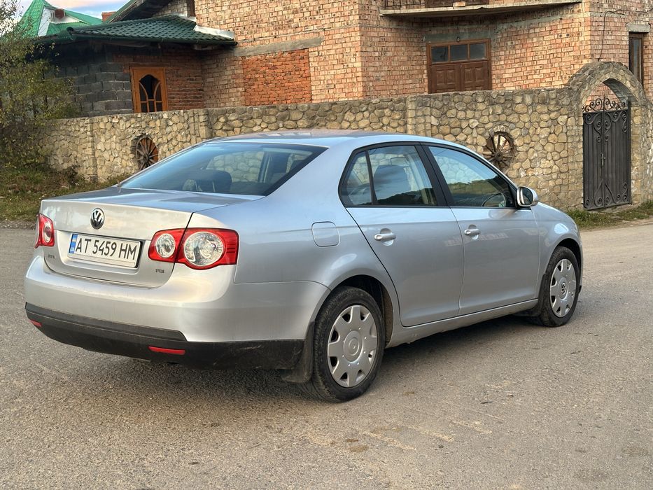 Volksvagen Jetta 2008 1.6 авто гарне