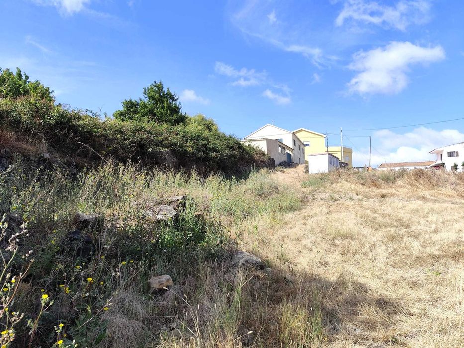 Terreno rústico com 14.200 m2 com potencial para projetos agrícolas