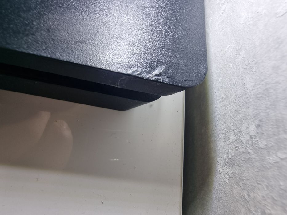 Ps4 slim 500gb z oryginalnym padem oraz 2 grami