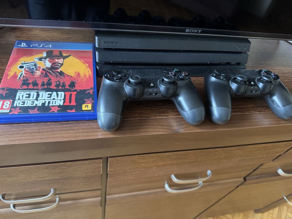 Ps4 pro 1TB +2 pady i red dead redemption 2
