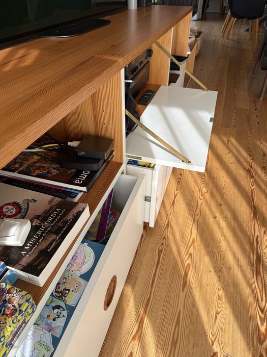 Aparador tv em riga velha tampo