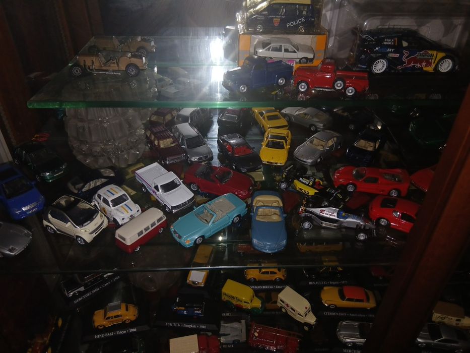 Colecao 140  carro minitura  por 700 €