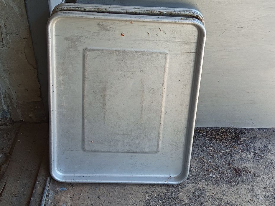 Бидон, поддон( противень)