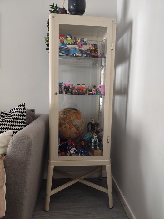 IKEA FABRIKÖR
Vitrina, Bege esc, 57x150 cm

Com uma vitrina pode mostr