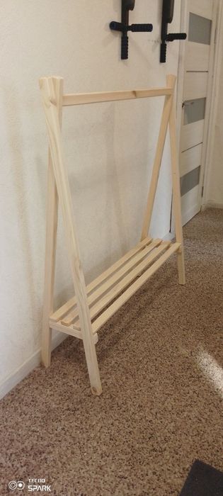 Вішалка для одягу.
