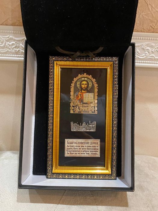 Ікона в позолоченій рамці