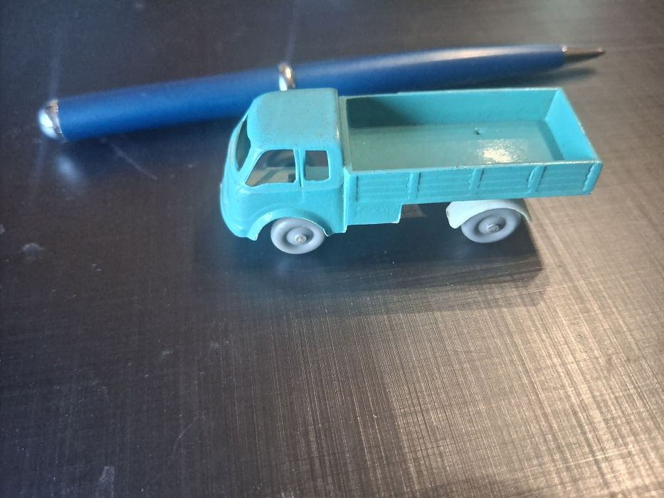 Plastic truck model436768372855285761