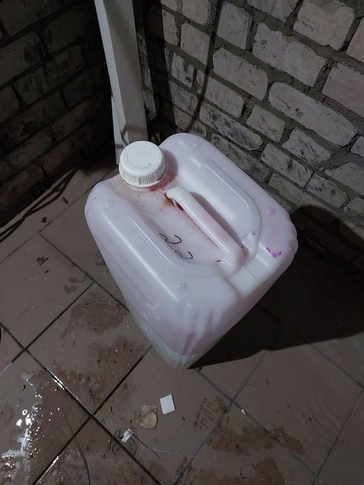Продам каністри пластикові
