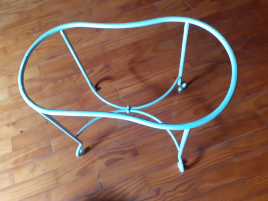 - Conjunto de 4 peças decorativas antigas.