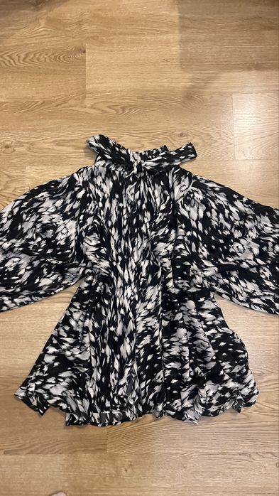 Святкова блуза в цікавий принт