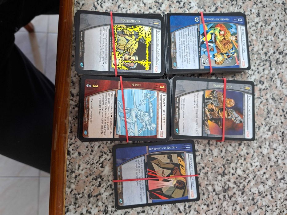 2 jogos de cartas coleccionáveis Flesh blood e Vs system