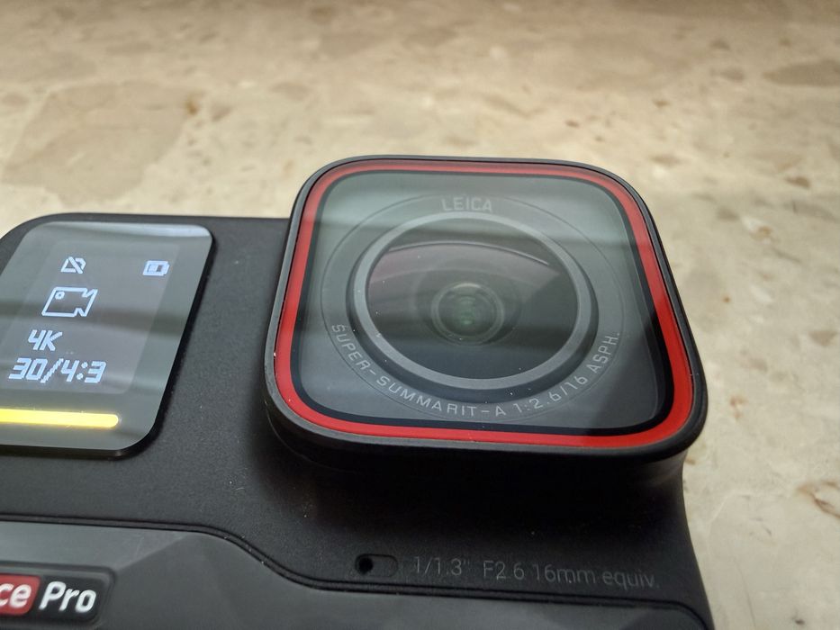 Kamera sportowa INSTA360 Ace Pro (dwie baterie, uchwyt, przylepiec)