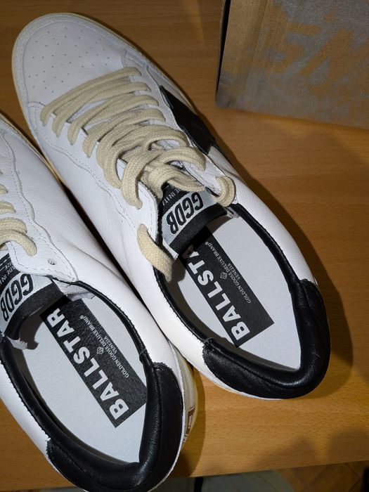 Golden Goose Ballstar in white nappa with black star