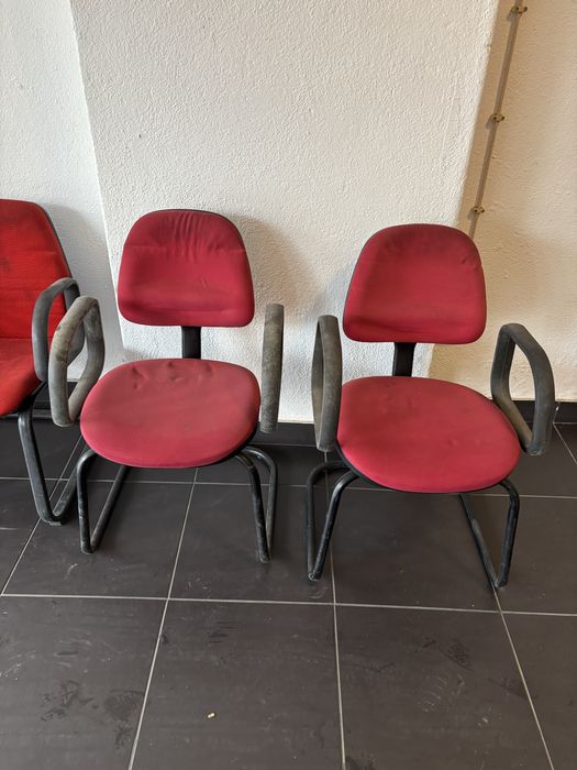 3 pares de cadeiras vermelhas