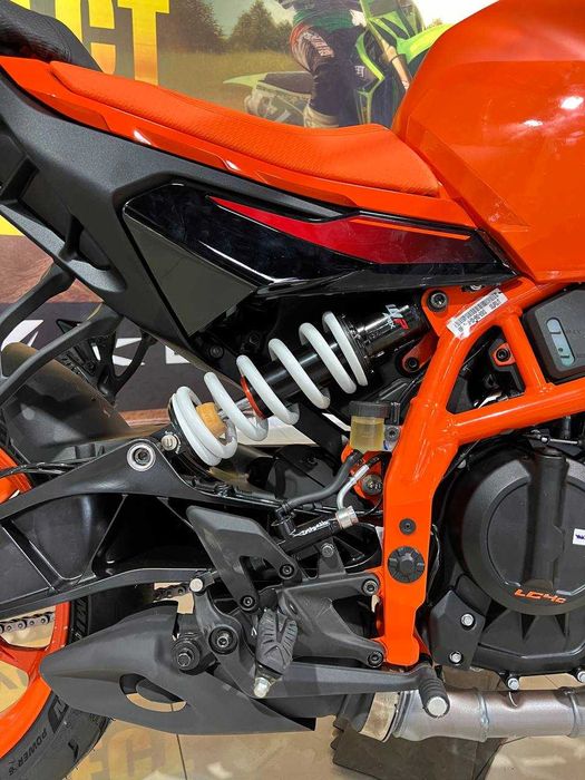 Мотоцикл KTM DUKE 390 2024 оранж