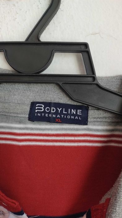 Dobyline XL Szara bluzka polo z kołnierzykiem w czerwone i białe paski