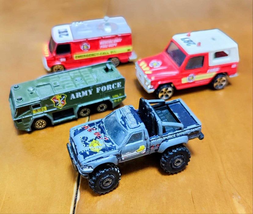 Модельки машинки игрушечные.