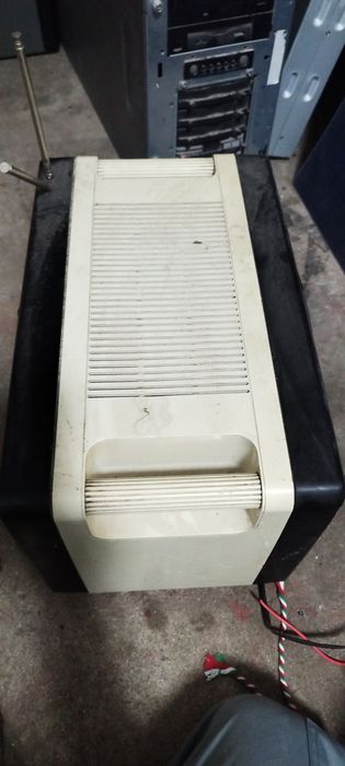 TV muito antiga a preto e branco