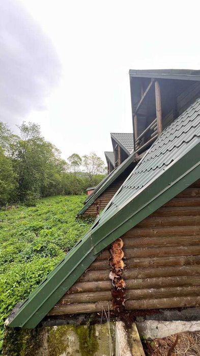 Продаж котеджу у Карпатах із дерев’яного зрубу