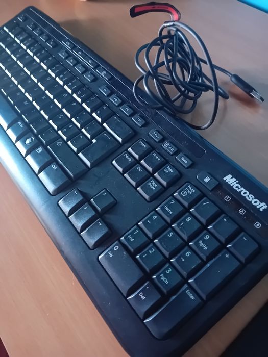Kit Teclado + Rato TRUST GXT + Tapete.