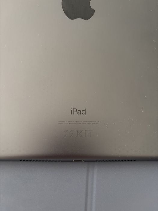 iPad 8th gen, 32 gb, Wi-Fi