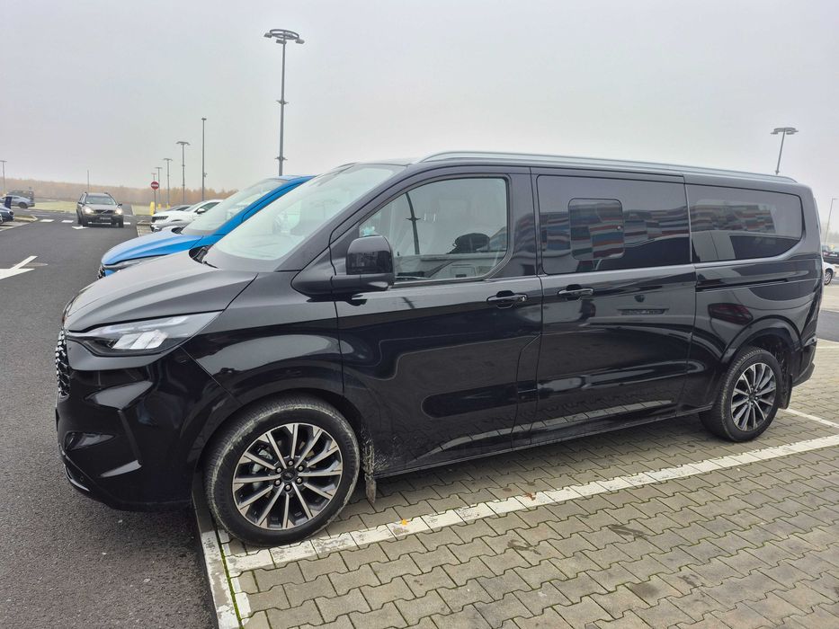 Wynajmę nowego 8-osobowego busa Ford Tourneo Custom -automat, hak, 4x4