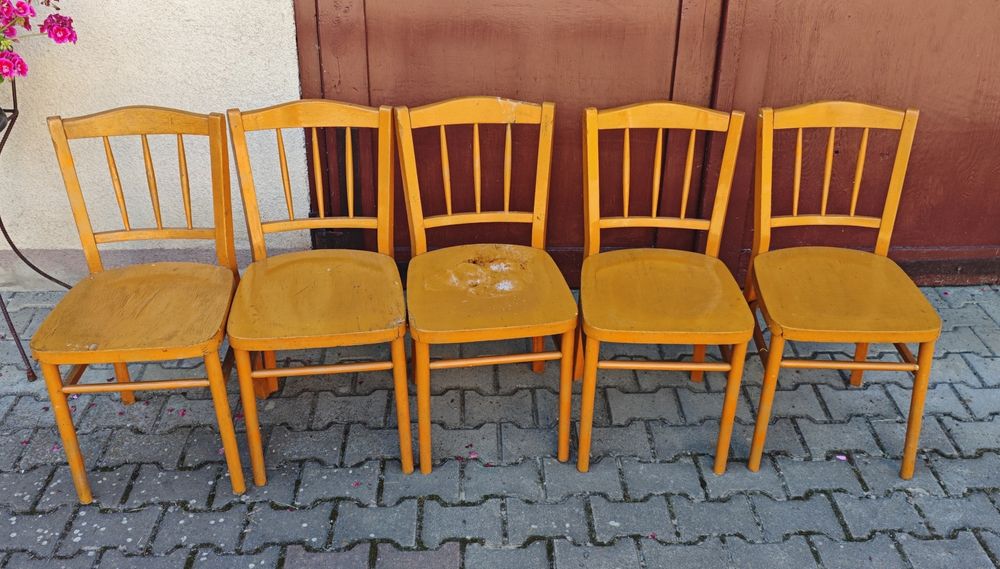 5 starych krzeseł z czasów PRL