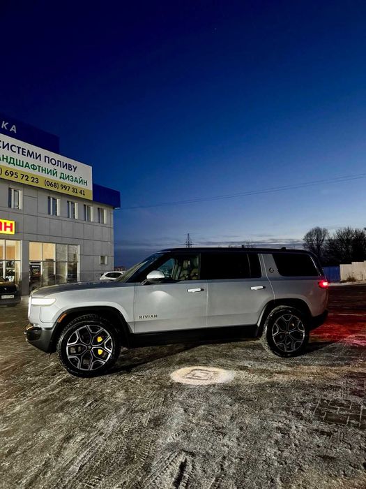 Продам Rivian R1S