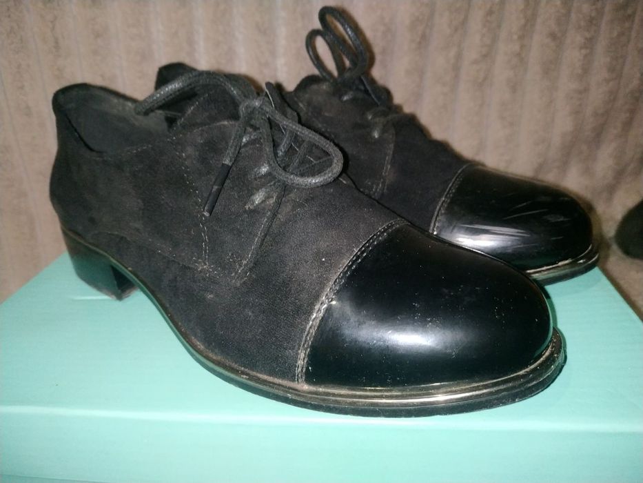 Слипоны, замша и лакированый носик