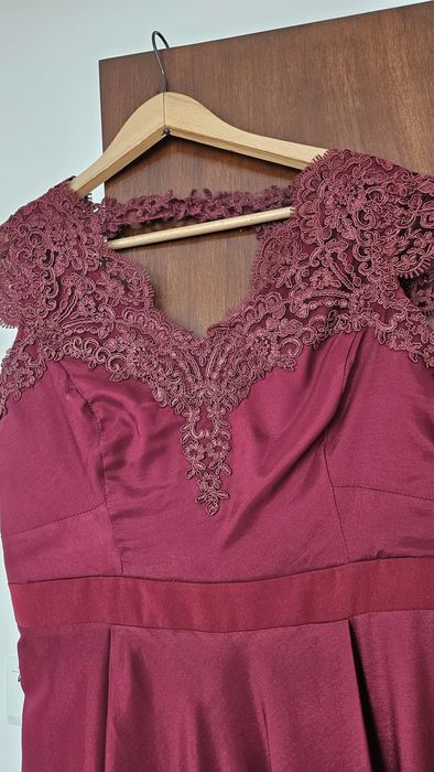 Długa sukienka z koronką