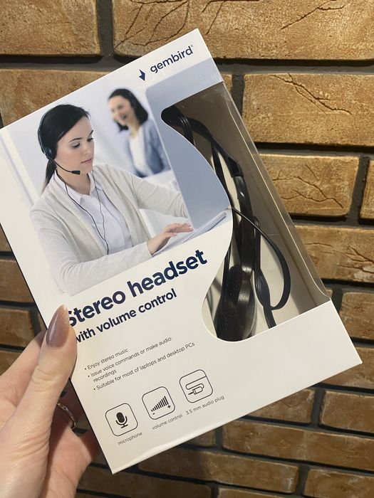 Наушники з мікрофоном