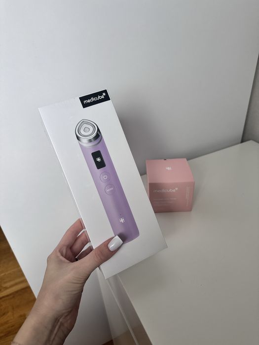 Пристрій для домашнього догляду за обличчям 6 в 1 Medicube Age-r Booster pro