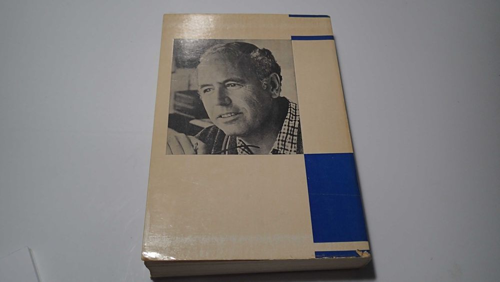 Livro antigo " Mundo Automóvel" de Arthur Hailey