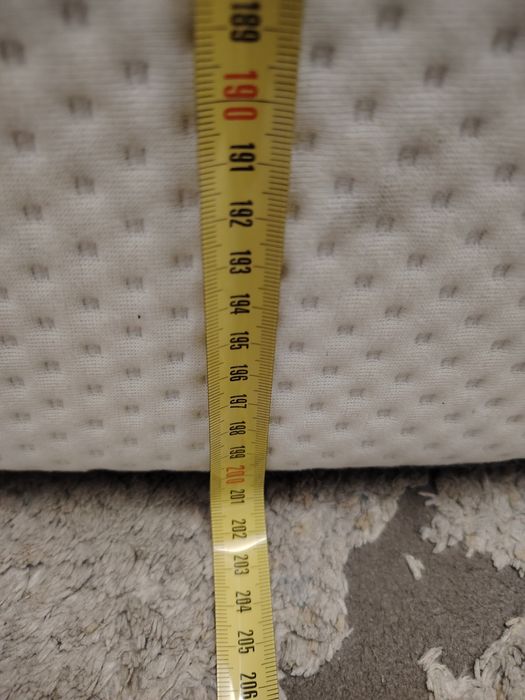 Mało używany materac