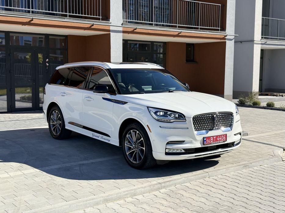 Продаю плагін-гібрид Lincoln Aviator