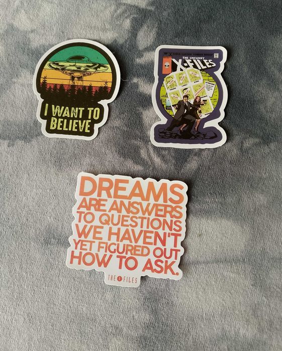 naklejki winylowe z filmu z archiwum x