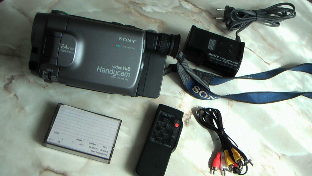 Відеокамера Sony  CCD-TRV70E
