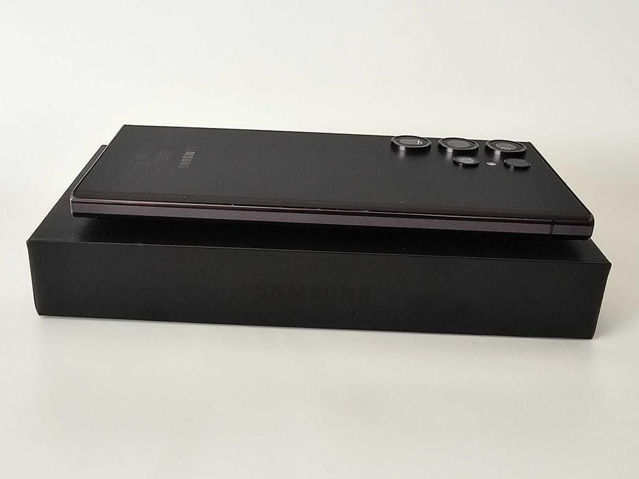 Samsung S23 Ultra 512gb.  Muito bom. Tudo de origem.