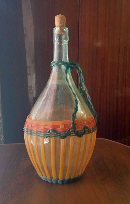 Бутыль в оплетке. Бутыль для вина. Сулия. Бутылка для вина.