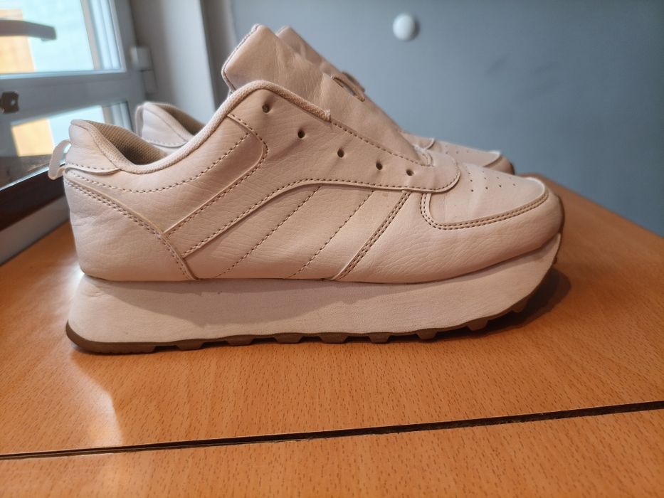 Sprzedam sneakersy skórzane rozmiar 39
