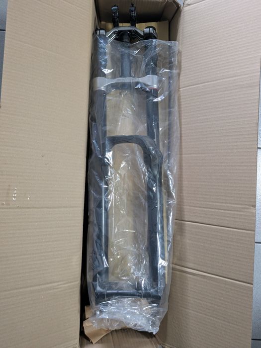 Suspensão Rock Shox Boxxer