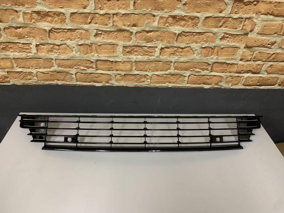 Volkswagen VW Passat CC Передня Центральна Решітка Бампера