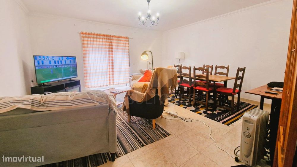 Apartamento T2, com elevador e estacionamento - Caldas da Rainha