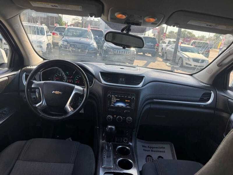 2017 Chevrolet Traverse LT