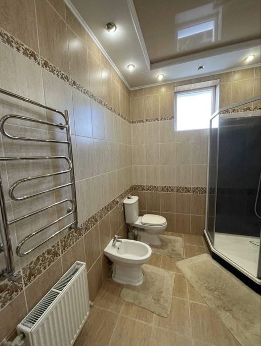 Аренда  3 - этажного дома с ремонтом ,в мрн .Артема ( пос.Мирный)