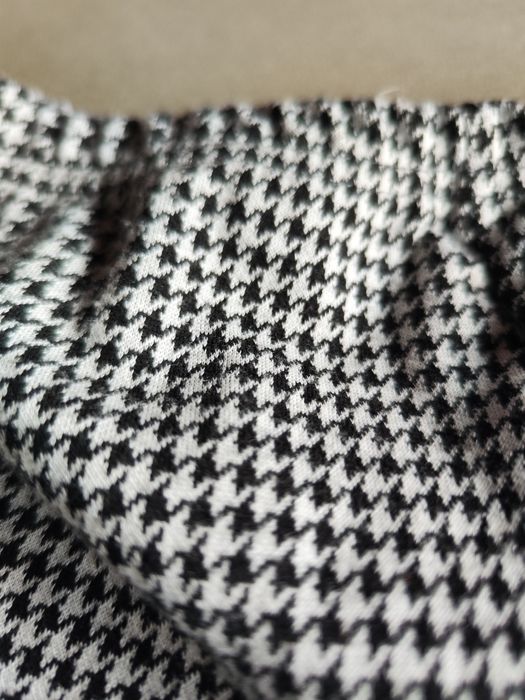 Leggings pretas e brancas de menina