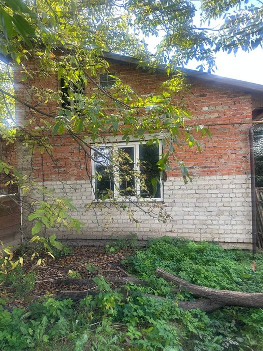 Продам цегляний невеликий будинок, місто