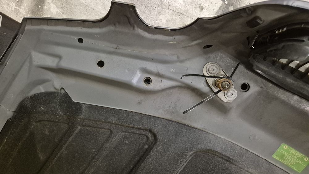 BMW E46 Compact Maska Pokrywka Silnika Silber Grau Metalic