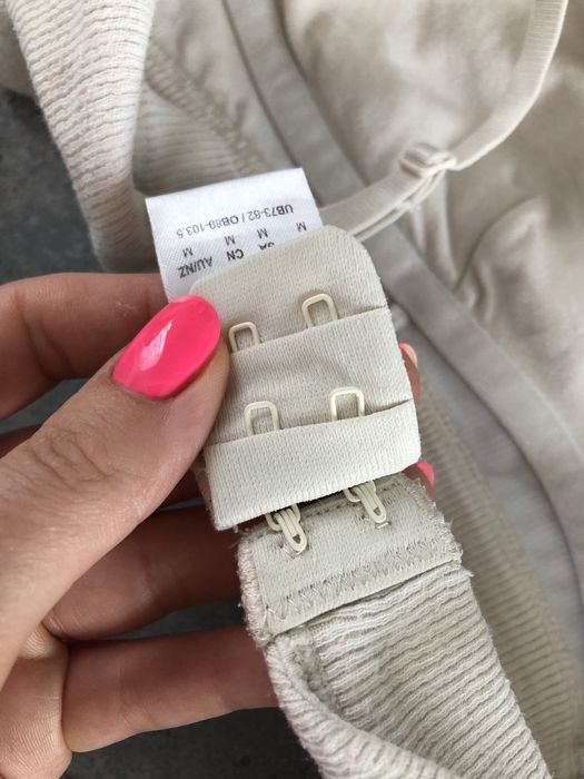 NA-KD biustonosz prążkowany premium r.M