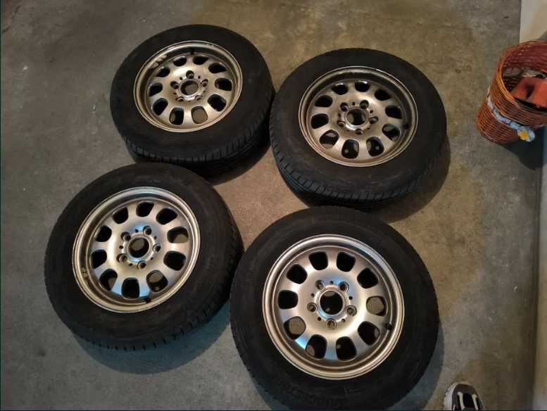 Vendo Pneus semi novos